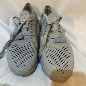 Woman’s Crocs Tennis Shoes NWOT